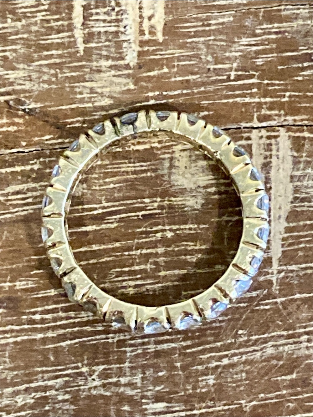 Gold Tone Eternity Band Ring Clear Stones Size 8 - Has a Crack - Picture 7 of 17